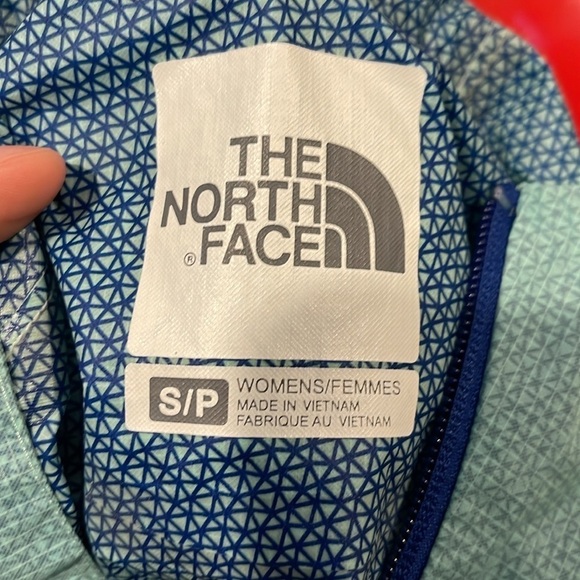 The North Face Womens HyVent 2.5L Jacket - Picture 7 of 9